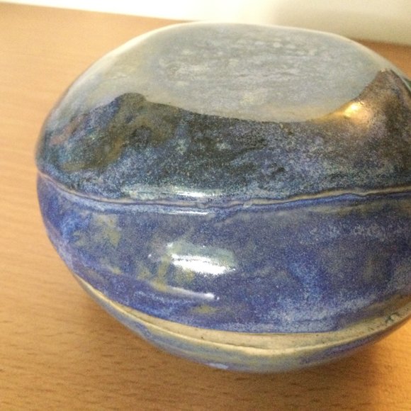 Handmade blue glazed art pottery small jar with lid signed - Picture 3 of 6